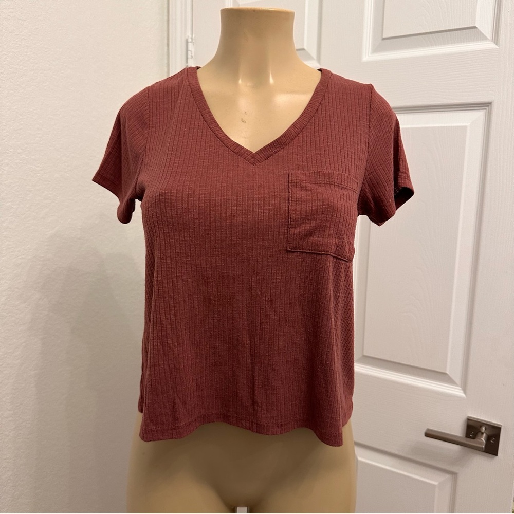 Charlotte Russe Short Sleeve V-Neck Top - Burgundy